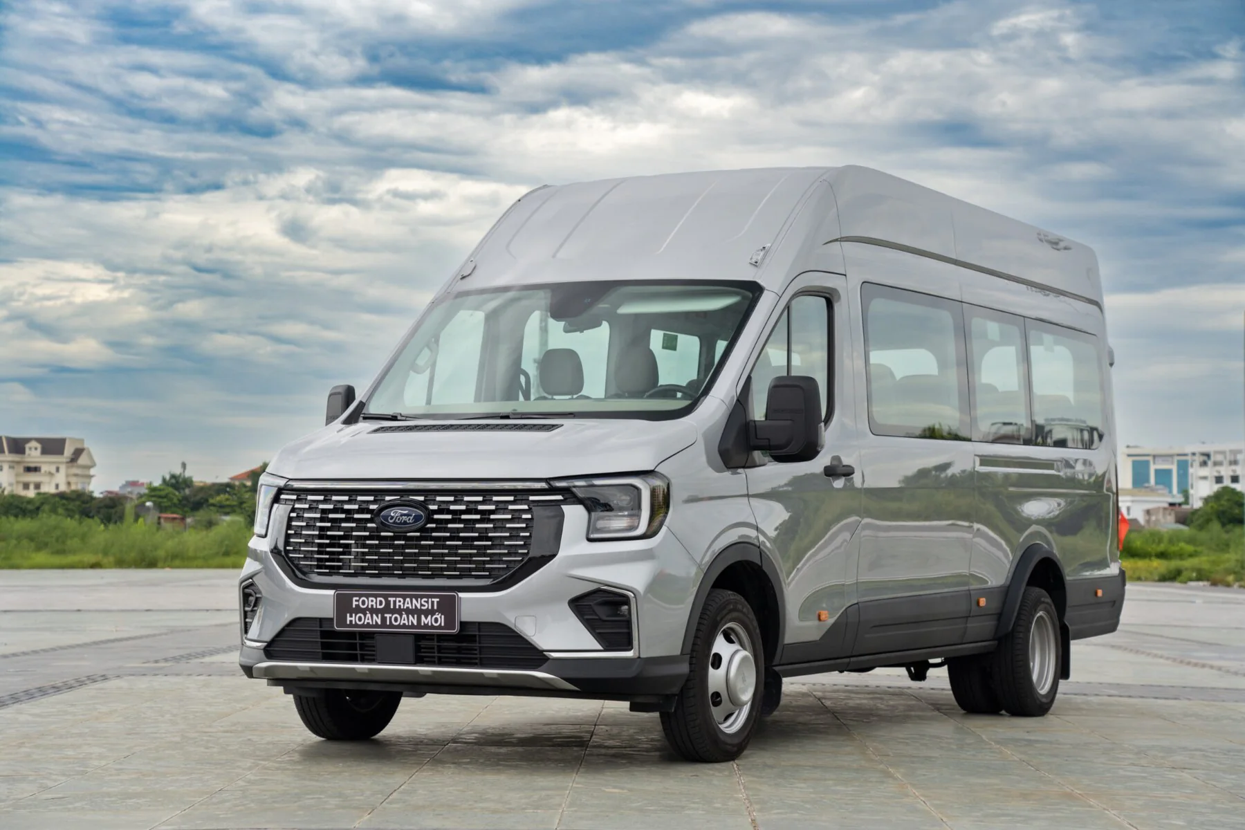 Xe Ford Transit dịch vụ 18 chỗ của Taxi Điện Thạnh Phú
